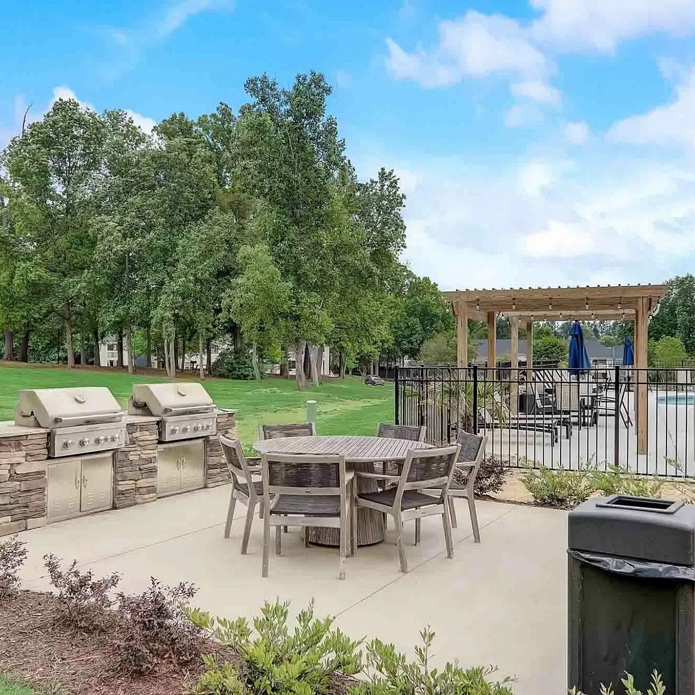 6634038b2d37c8 04173837999