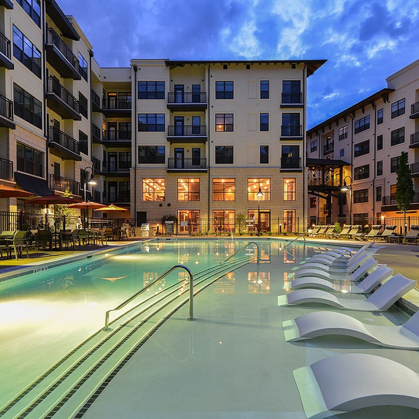Bell Buckhead West Exterior Pool Courtyard Homepage 1480x835