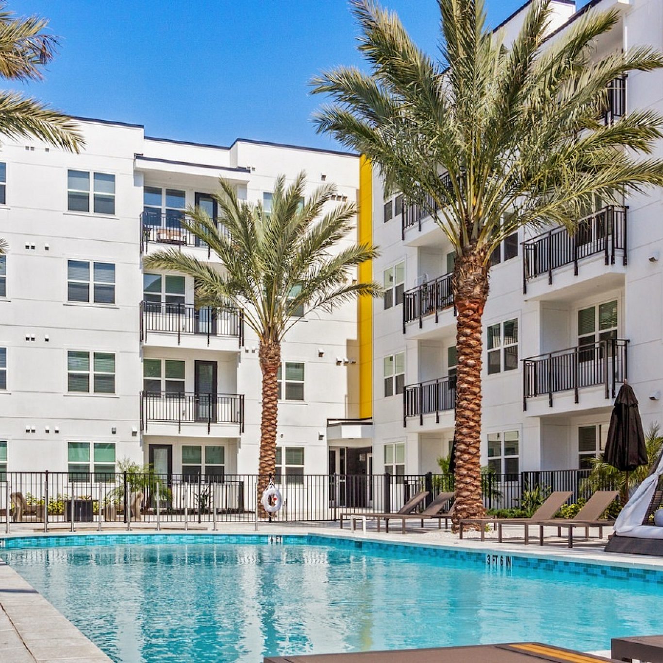 Exterior 411 3d72ab513e2d5cd8ea29a43d8693d17c