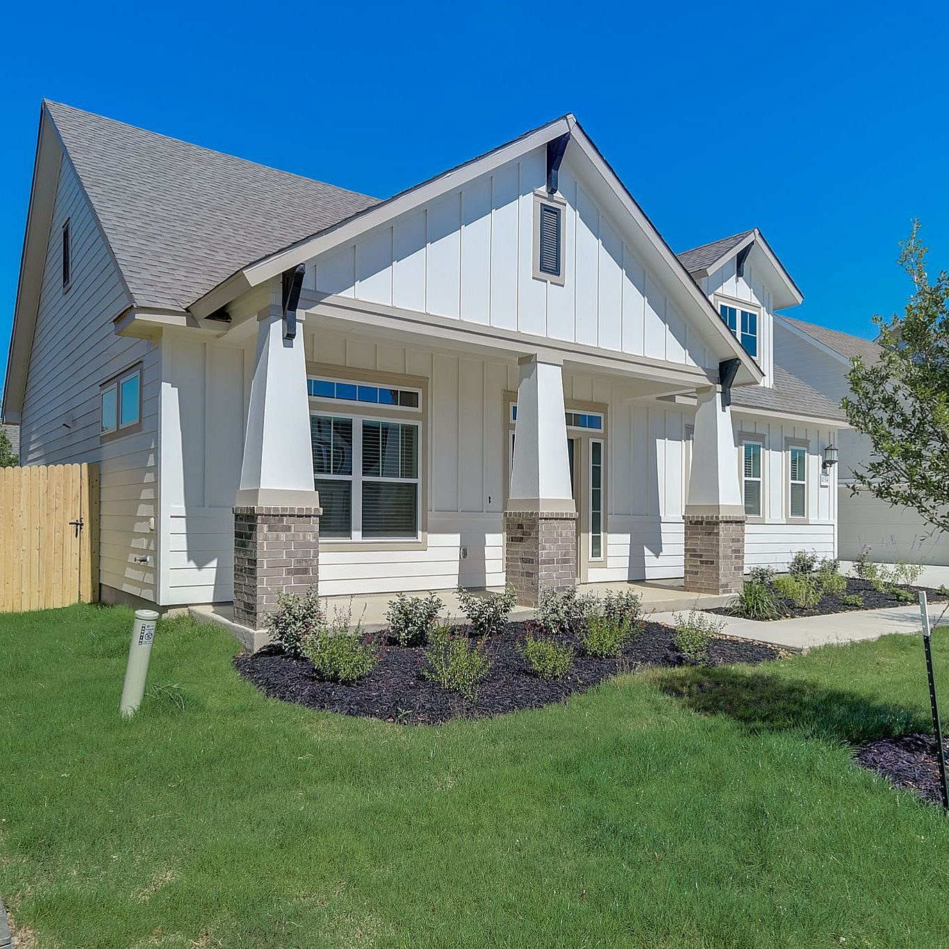 White Lodge 10314 002